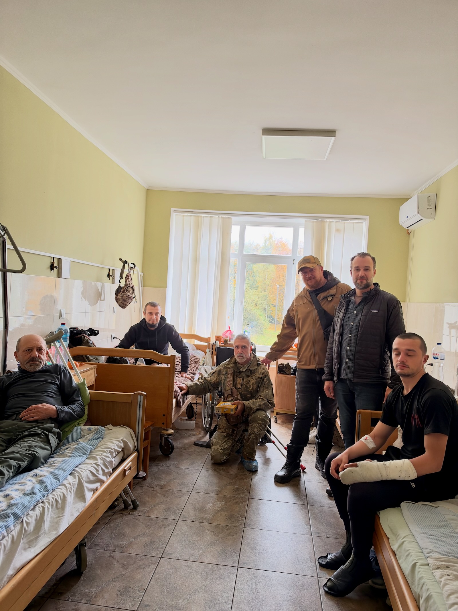 Barry with soldiers of the Russia/Ukraine war.